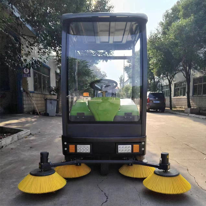 Latest model street sweeper ride on vacuum commercial big water tank industrial electric floor road sweeper floor sweeper